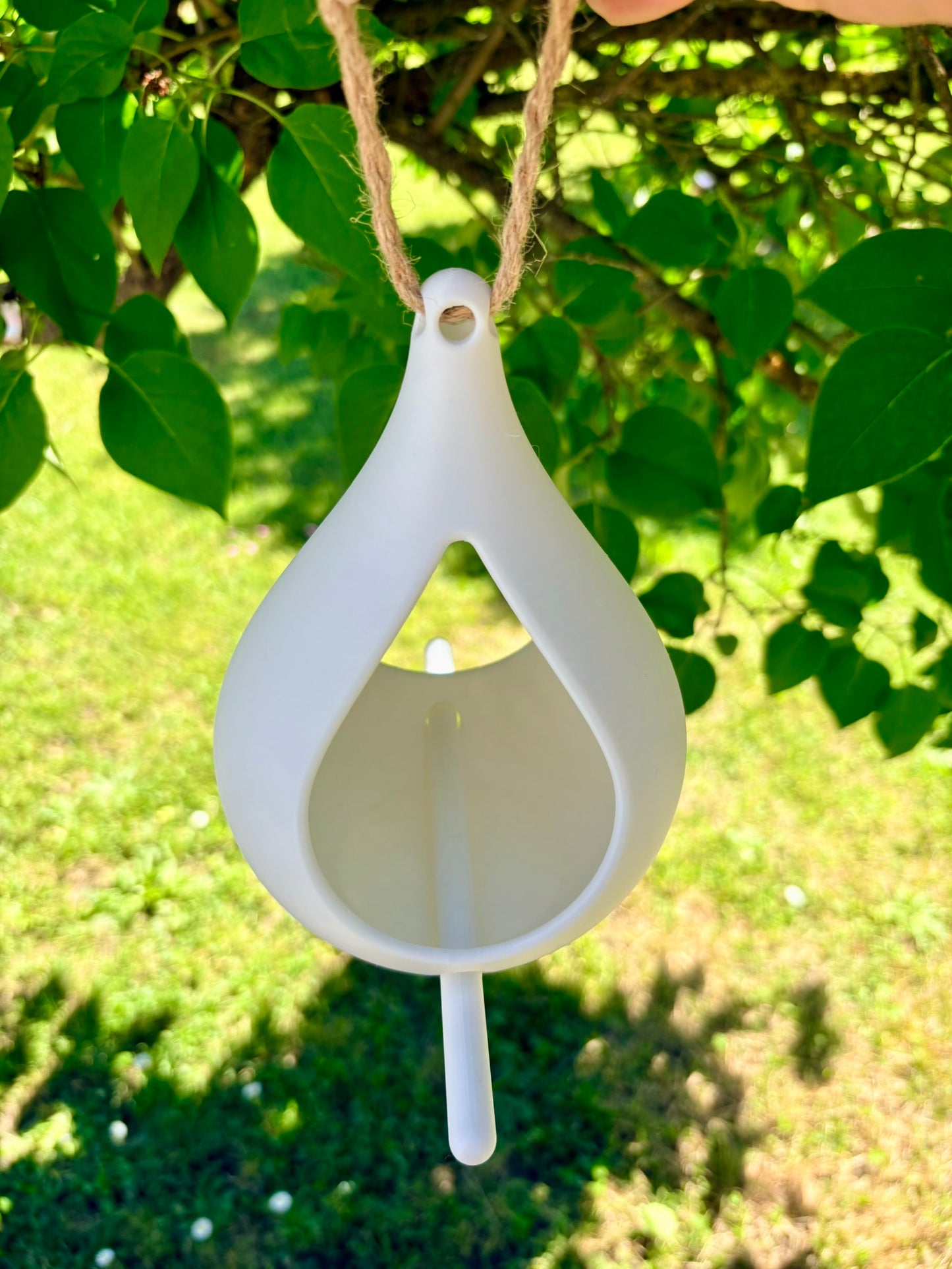 Mangeoire à Oiseaux Suspendue "Goutte" – Design Épuré & Décoration de Jardin