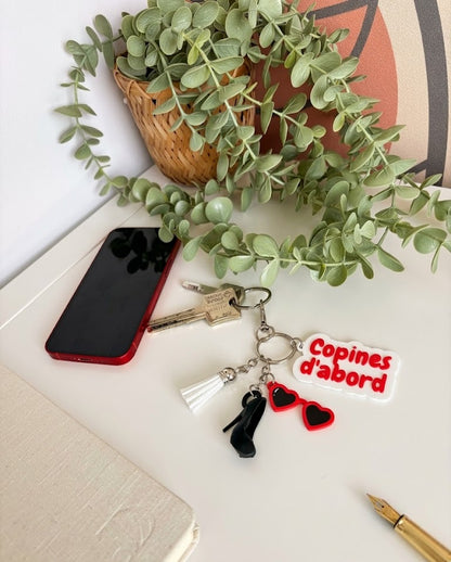 Porte-Clés "Copines d'Abord" – Le Bijou de Sac Iconique pour votre Bestie