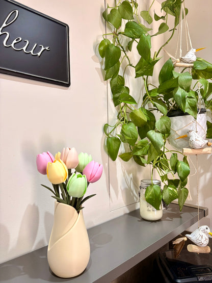Bouquet de Tulipes Éternelles et Vase Design – Décoration Florale Personnalisée et Durable