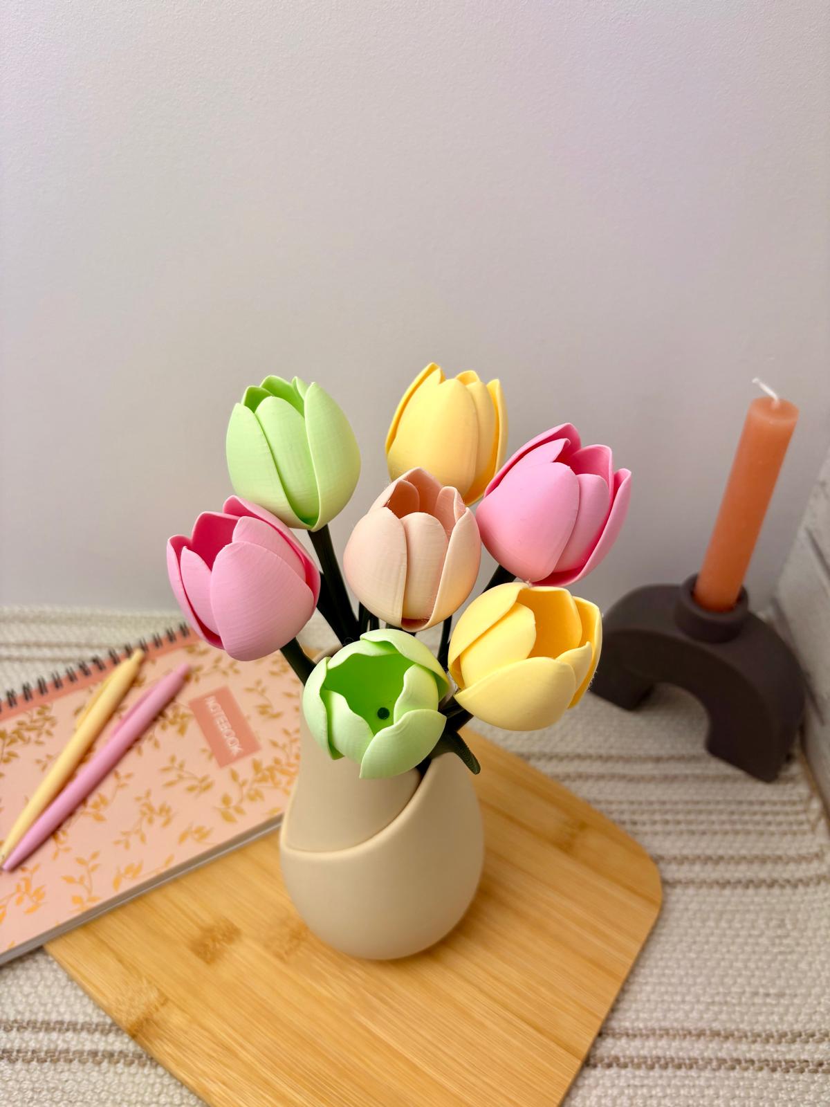 Bouquet de Tulipes Éternelles et Vase Design – Décoration Florale Personnalisée et Durable
