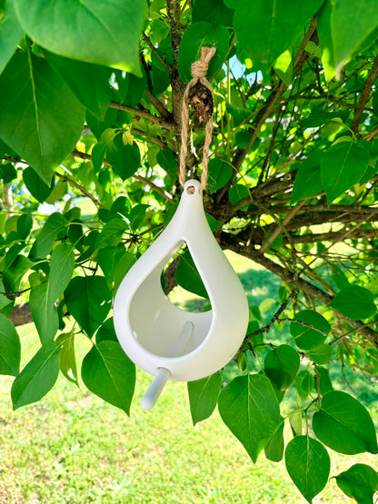 Mangeoire à Oiseaux Suspendue "Goutte" – Design Épuré & Décoration de Jardin