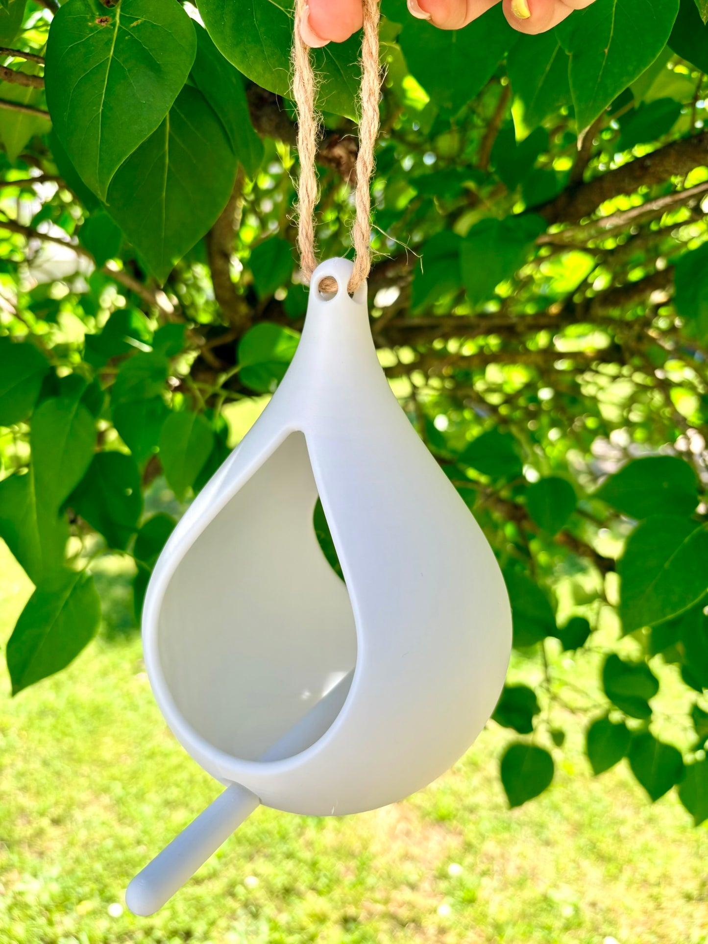 Mangeoire à Oiseaux Suspendue "Goutte" – Design Épuré & Décoration de Jardin