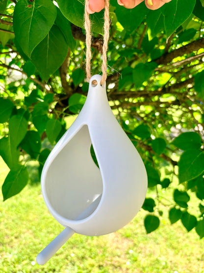 Mangeoire à Oiseaux Suspendue "Goutte" – Design Épuré & Décoration de Jardin